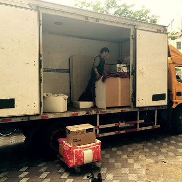 安阳搬家公司 工厂搬家诚信服务获市民赞誉，收费透明合理